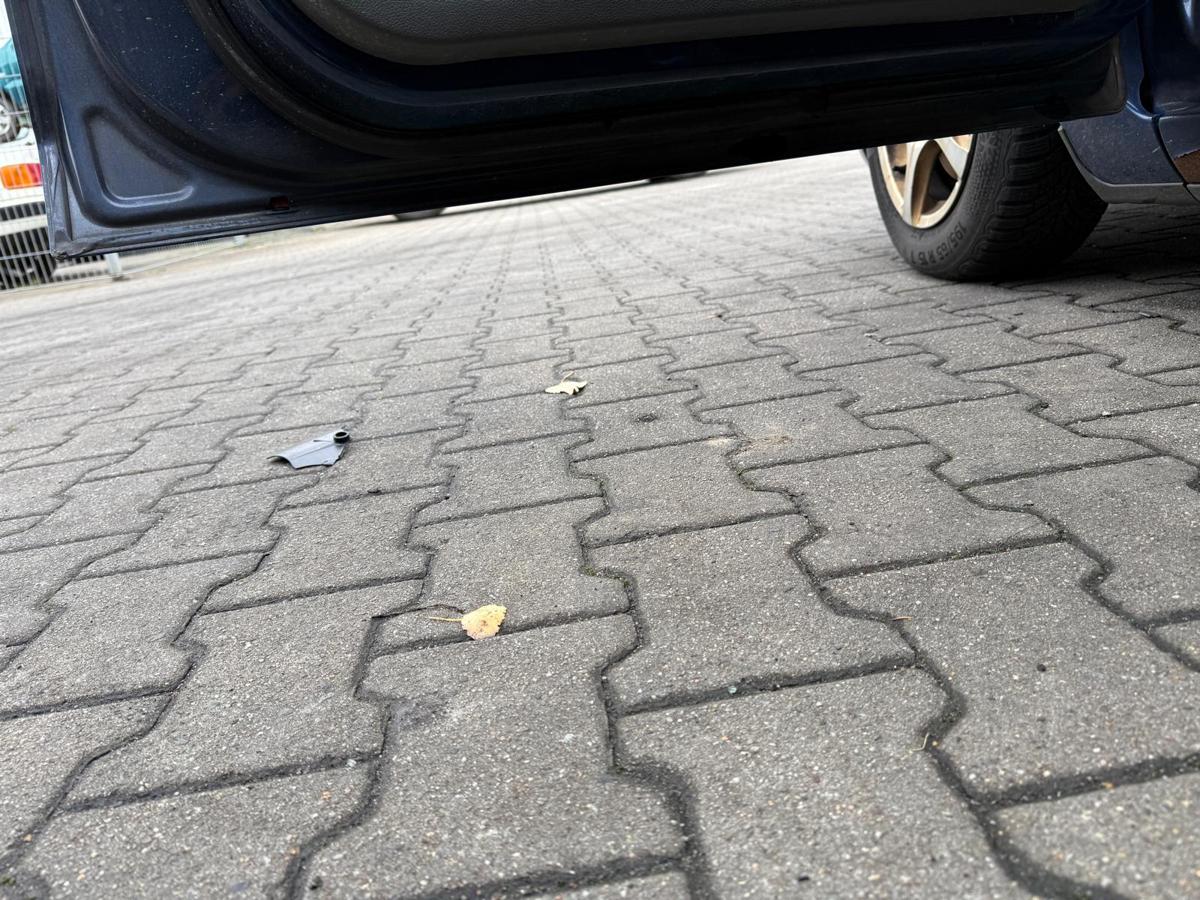 Ford Focus 2 DA3 original Tür vorn links Burmablau Rohbau BJ10